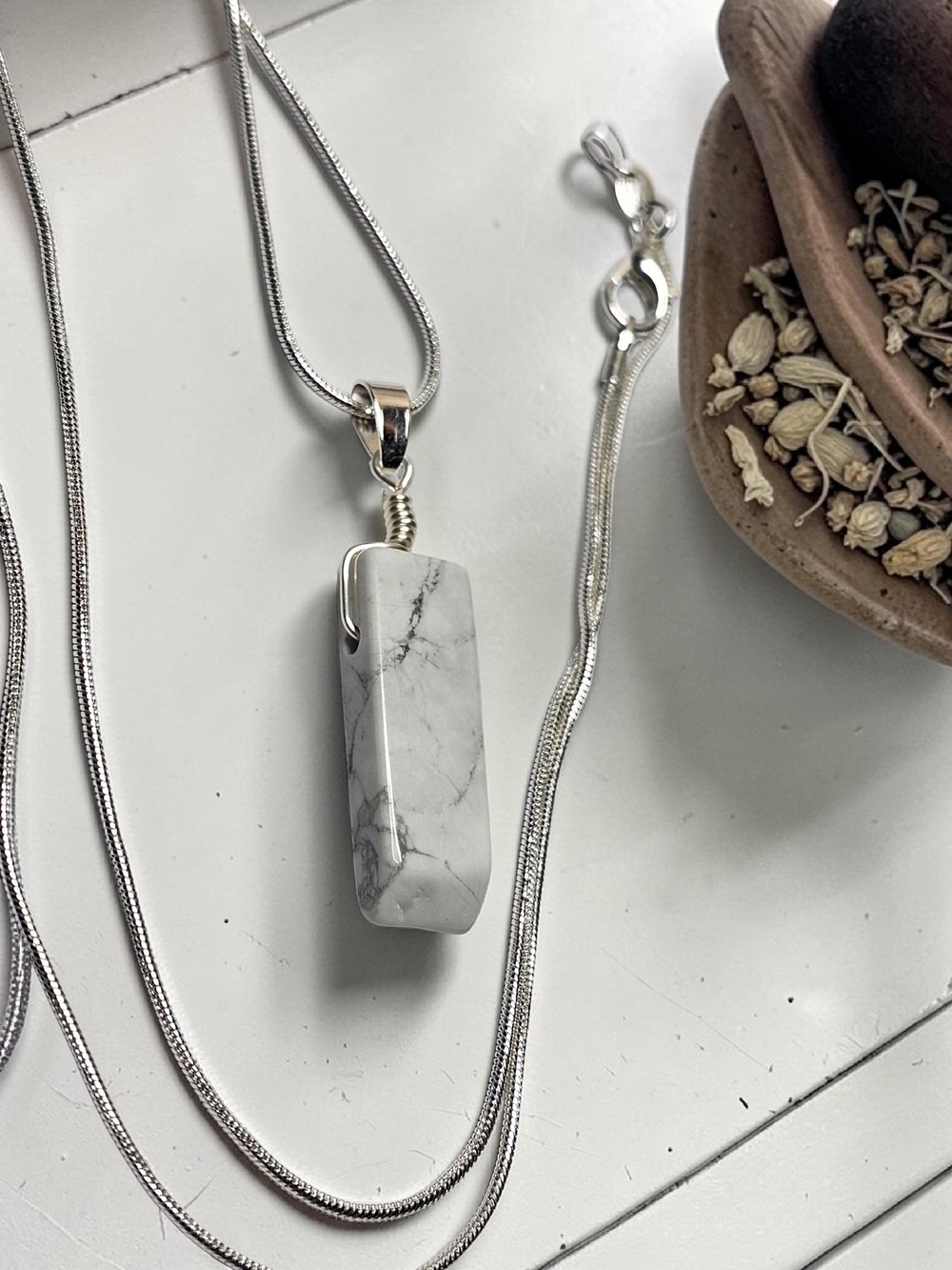 Howlite Pendant Necklace in White and Silver
